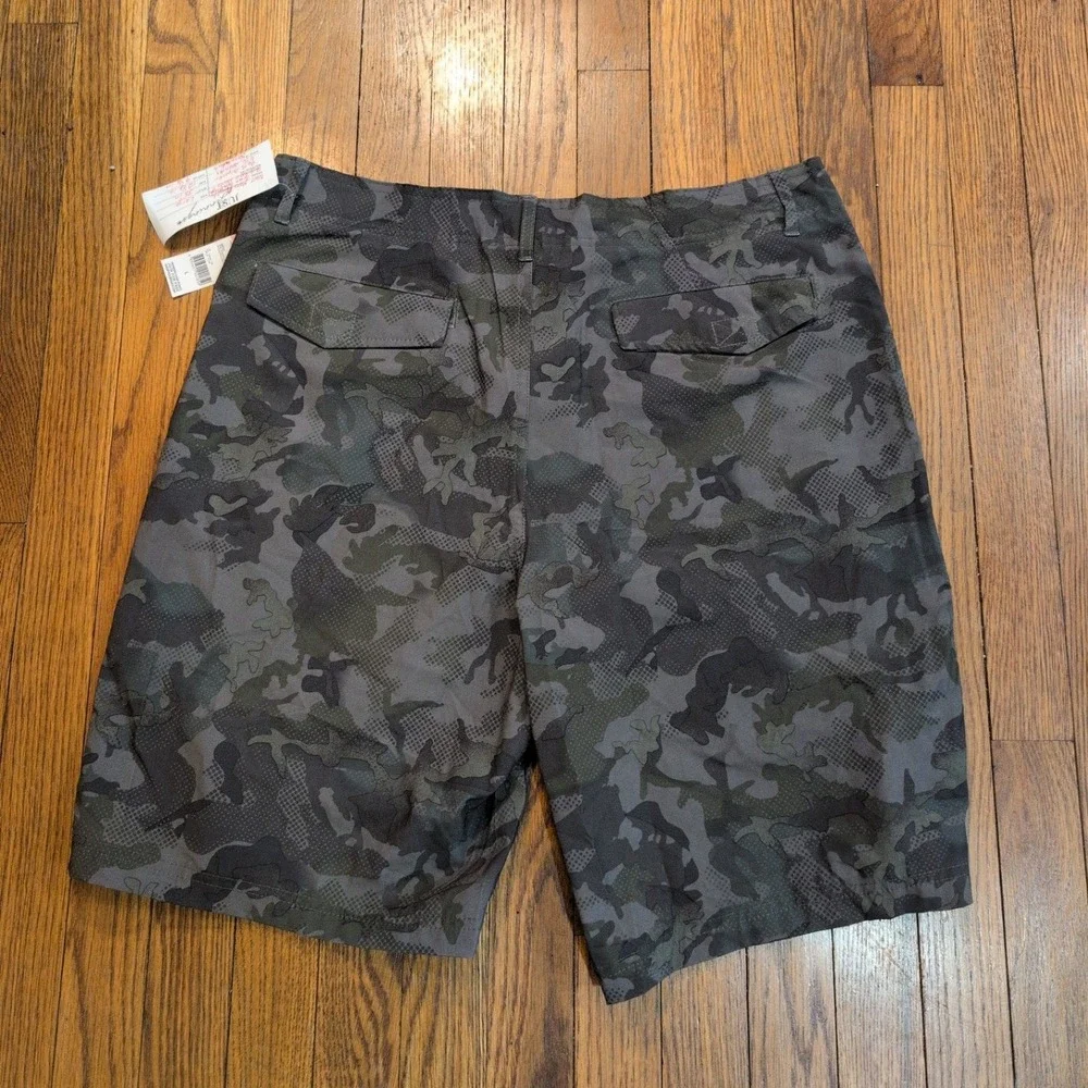 NWT Amplify Mens Green Camouflage Hybrid Performance Shorts Stretch Size‎ Large